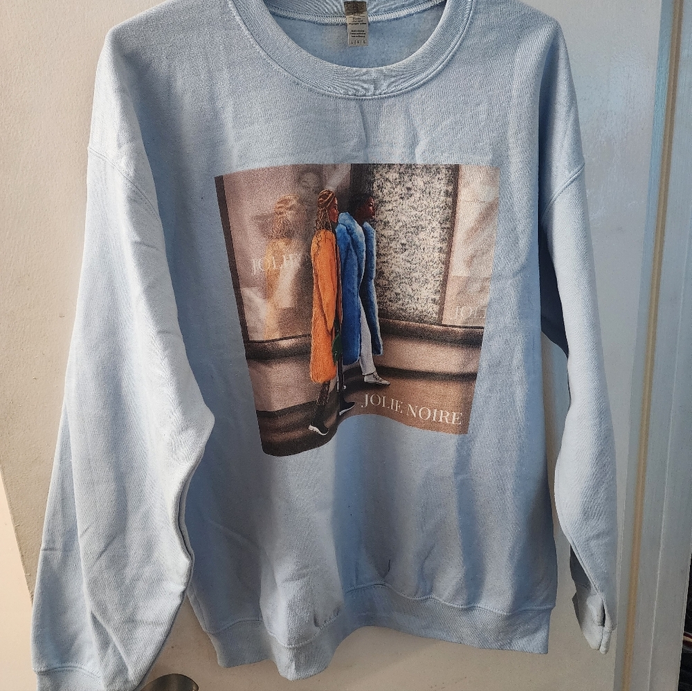 NEW SWEATSHIRT BY JOLIE NOIRE SIZE LARGE